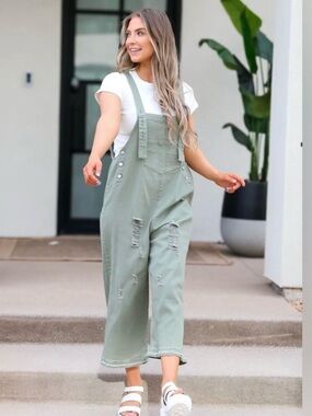 🍃 💚Fehrnvi Sage Green Women's Ripped Denim Overalls💚🍃